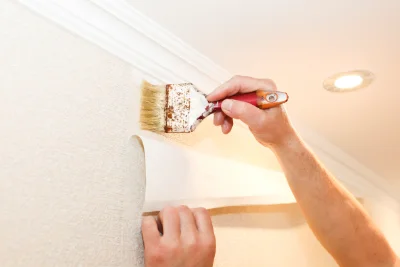Pose de papier peint à Caves — revêtements muraux et toiles de verre